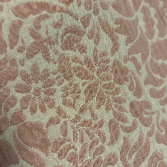 Pink and white textured skirt. - Picture 2 of 4